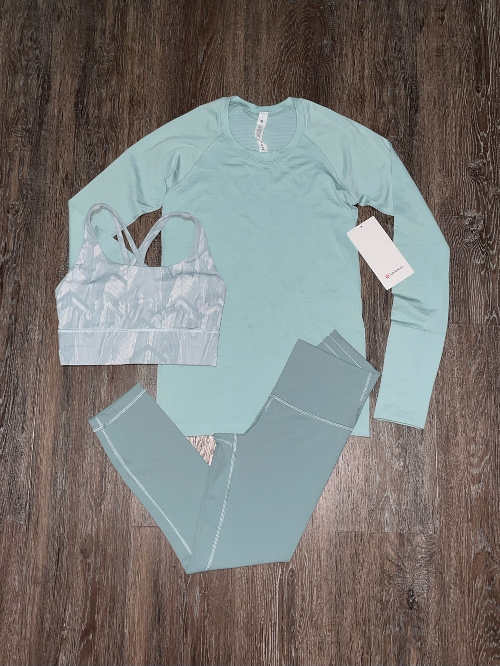 NWT/Like New Lululemon Matching Teal Set. Size Tops 6/Bottom 4